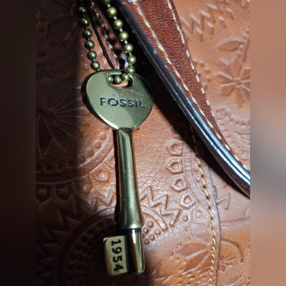 Fossil Embossed Tan Leather Shoulder Bag - Picture 3 of 5